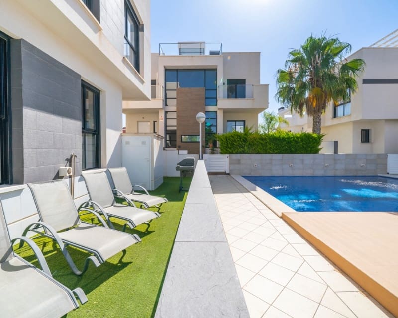 Chalet de 3 habitaciones en Ciudad Quesada en venta con piscina garaje - 399.000 € (Ref: 10044191)