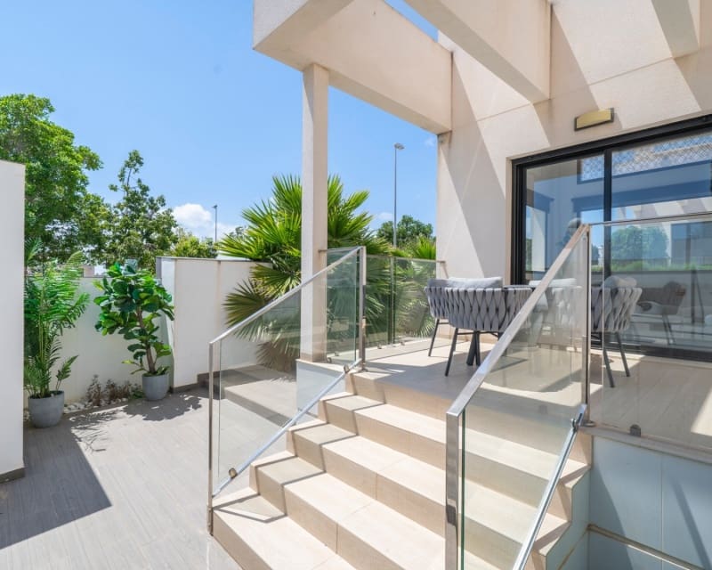 Chalet de 3 habitaciones en Ciudad Quesada en venta con piscina garaje - 399.000 € (Ref: 10044191)