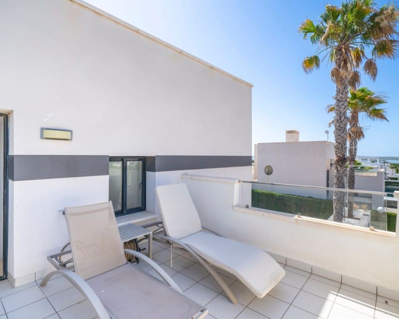 Chalet de 3 habitaciones en Ciudad Quesada en venta con piscina garaje - 399.000 € (Ref: 10044191)