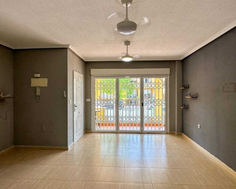 Apartamento de 2 habitaciones en Daya Nueva en venta con piscina garaje - 119.000 € (Ref: 10045933)