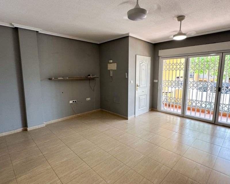 Apartamento de 2 habitaciones en Daya Nueva en venta con piscina garaje - 119.000 € (Ref: 10045933)
