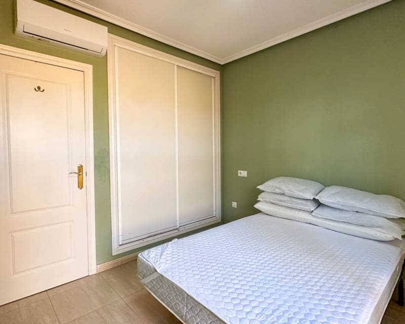 Apartamento de 2 habitaciones en Daya Nueva en venta con piscina garaje - 119.000 € (Ref: 10045933)