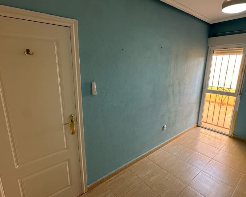 Apartamento de 2 habitaciones en Daya Nueva en venta con piscina garaje - 119.000 € (Ref: 10045933)
