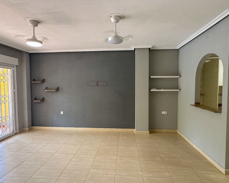 Apartamento de 2 habitaciones en Daya Nueva en venta con piscina garaje - 119.000 € (Ref: 10045933)