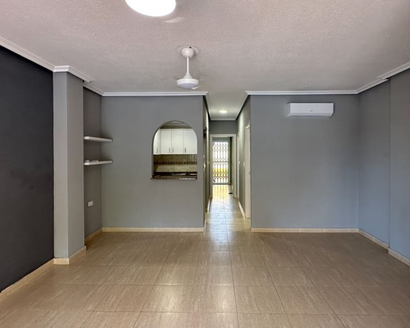 Apartamento de 2 habitaciones en Daya Nueva en venta con piscina garaje - 119.000 € (Ref: 10045933)