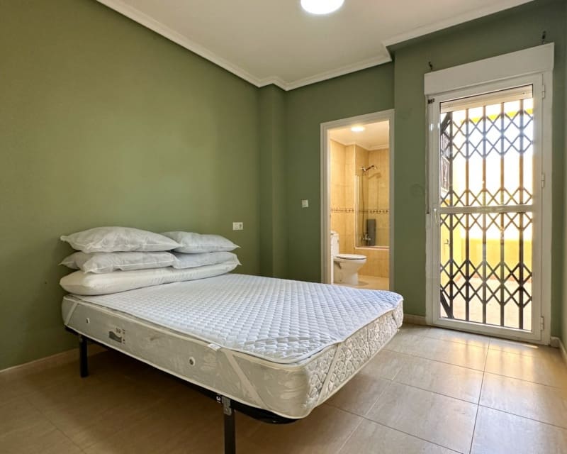Apartamento de 2 habitaciones en Daya Nueva en venta con piscina garaje - 119.000 € (Ref: 10045933)
