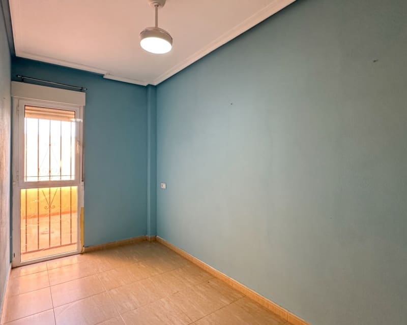 Apartamento de 2 habitaciones en Daya Nueva en venta con piscina garaje - 119.000 € (Ref: 10045933)