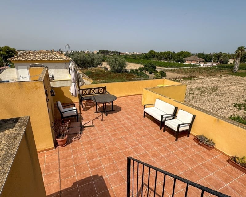 Apartamento de 2 habitaciones en Daya Nueva en venta con piscina garaje - 119.000 € (Ref: 10045933)
