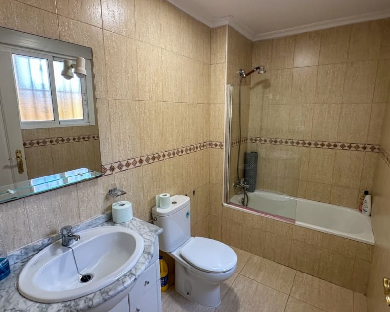 Apartamento de 2 habitaciones en Daya Nueva en venta con piscina garaje - 119.000 € (Ref: 10045933)
