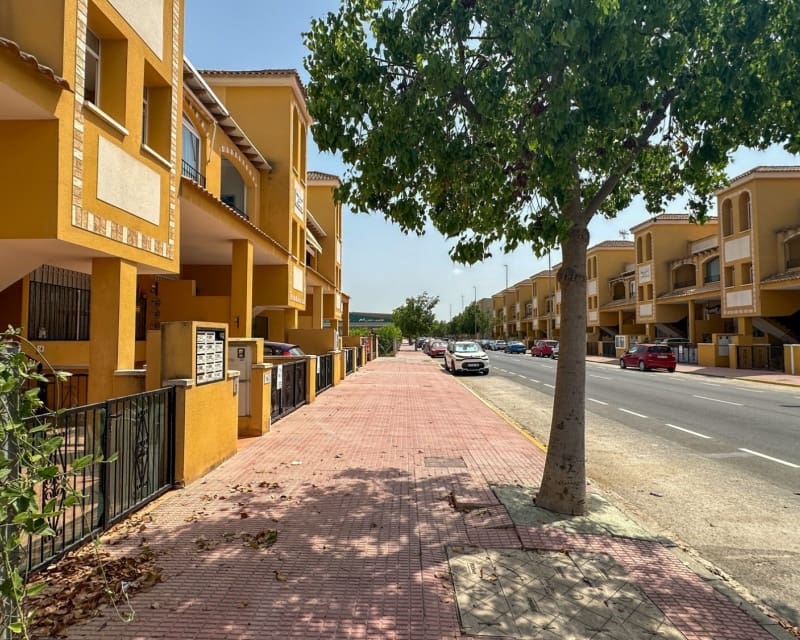 Apartamento de 2 habitaciones en Daya Nueva en venta con piscina garaje - 119.000 € (Ref: 10045933)