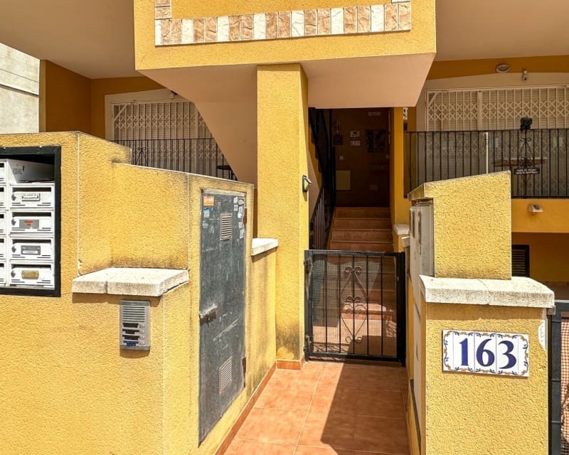 Apartamento de 2 habitaciones en Daya Nueva en venta con piscina garaje - 119.000 € (Ref: 10045933)