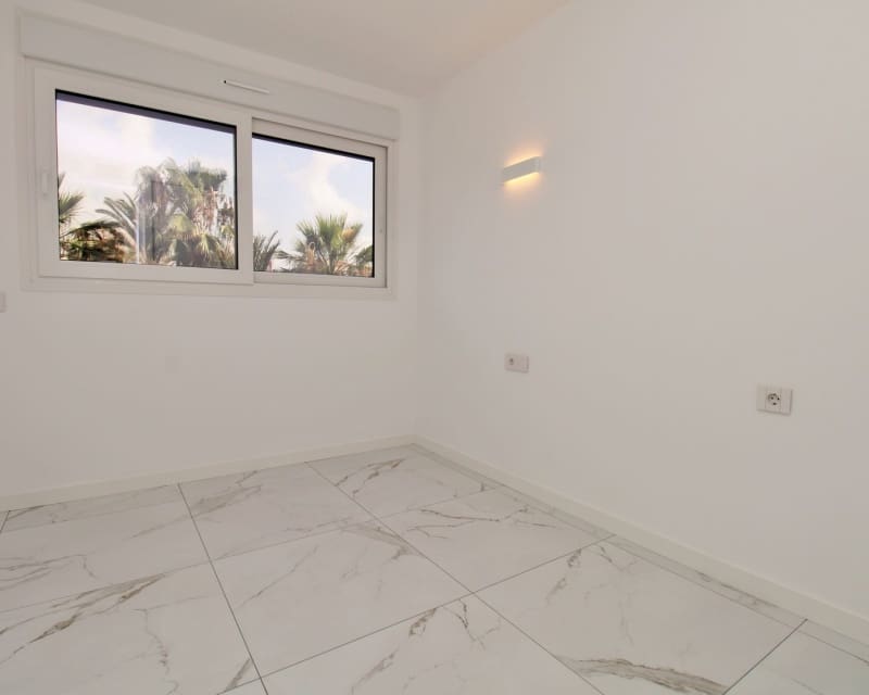 2 chambre Appartement à vendre à Punta Prima avec piscine garage - 359 900 € (Ref: 10045937)