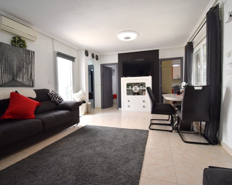 2 makuuhuone Huvila myytävänä paikassa Playa Flamenca mukana uima-altaan 
autotalli - 275 000 € (Ref: 10045938)