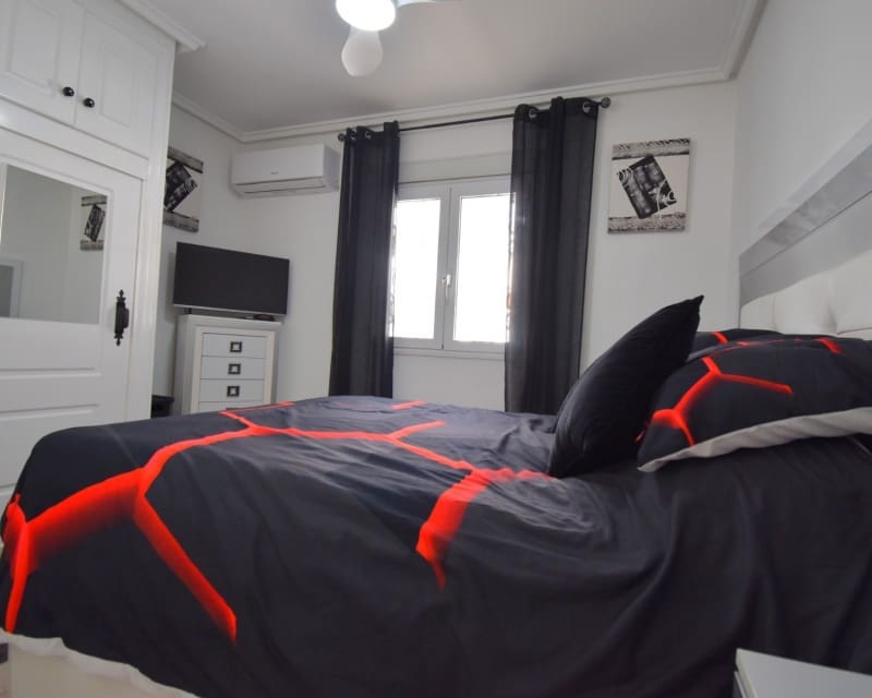 2 makuuhuone Huvila myytävänä paikassa Playa Flamenca mukana uima-altaan 
autotalli - 275 000 € (Ref: 10045938)