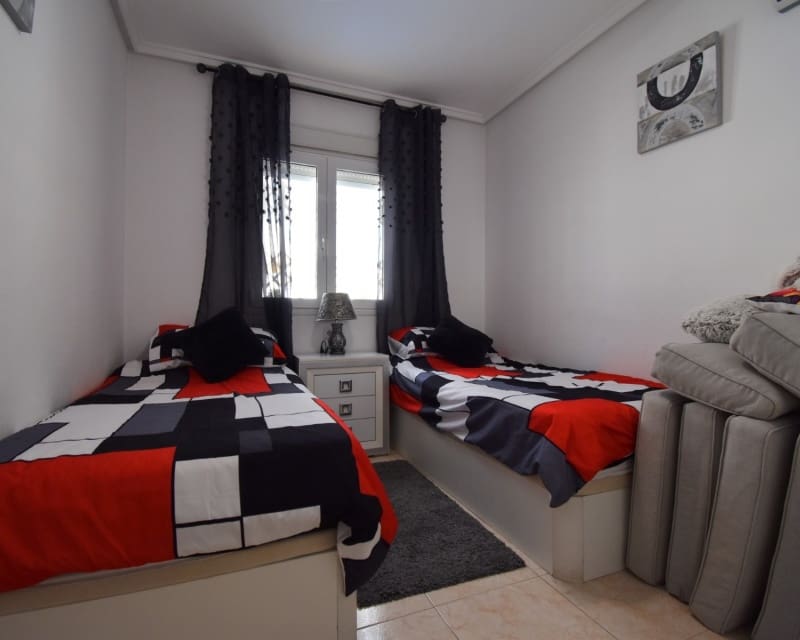 2 makuuhuone Huvila myytävänä paikassa Playa Flamenca mukana uima-altaan 
autotalli - 275 000 € (Ref: 10045938)