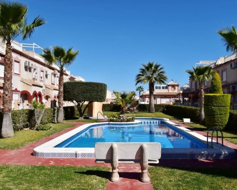 2 makuuhuone Huvila myytävänä paikassa Playa Flamenca mukana uima-altaan 
autotalli - 275 000 € (Ref: 10045938)