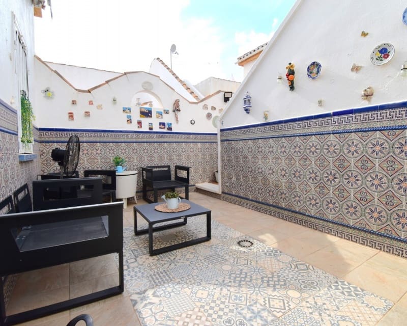 2 makuuhuone Huvila myytävänä paikassa Playa Flamenca mukana uima-altaan 
autotalli - 275 000 € (Ref: 10045938)