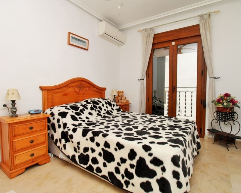 2 bedroom Apartment for sale in Villamartin with pool - € 184,950 (Ref: 10045939)