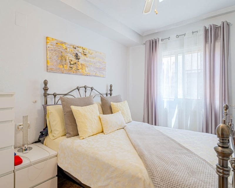 2 sovrum Lägenhet till salu i Orihuela Costa med pool - 174 900 € (Ref: 10045947)
