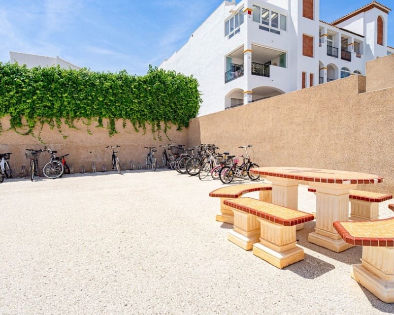 2 sovrum Lägenhet till salu i Orihuela Costa med pool - 174 900 € (Ref: 10045947)