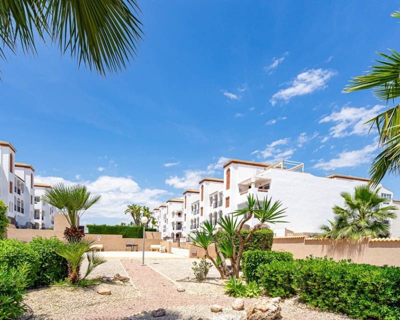 2 sovrum Lägenhet till salu i Orihuela Costa med pool - 174 900 € (Ref: 10045947)