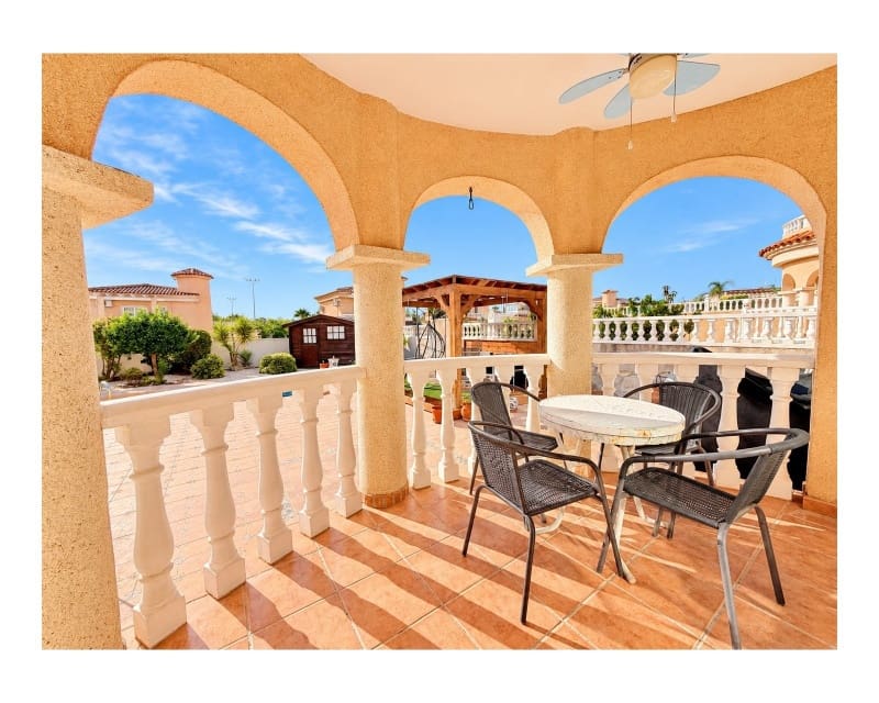 4 soveværelse Villa til salg i San Fulgencio med swimmingpool garage - € 375.000 (Ref: 10057326)