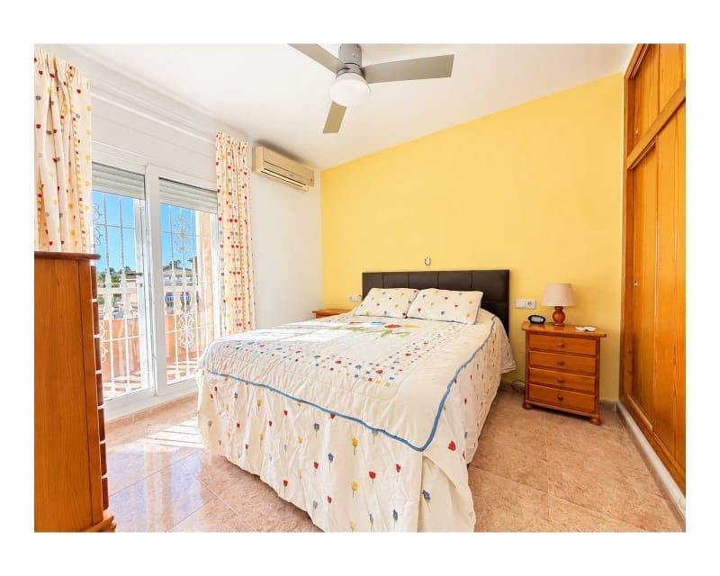 4 soveværelse Villa til salg i San Fulgencio med swimmingpool garage - € 375.000 (Ref: 10057326)