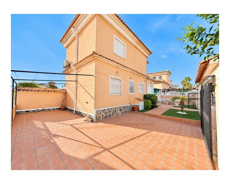 4 soveværelse Villa til salg i San Fulgencio med swimmingpool garage - € 375.000 (Ref: 10057326)