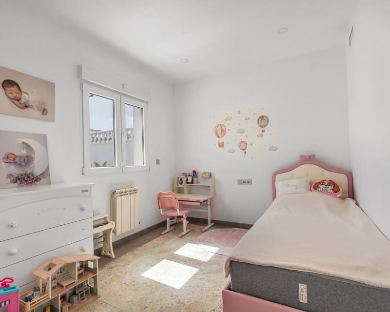 5 Zimmer Villa zu verkaufen in Los Balcones mit Pool Garage - 849.000 € (Ref: 10057328)