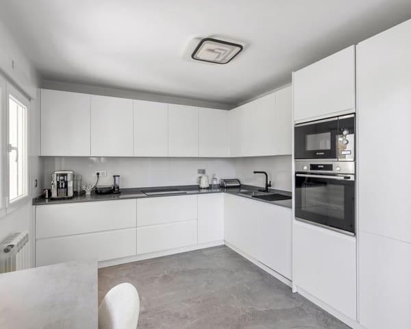 5 Zimmer Villa zu verkaufen in Los Balcones mit Pool Garage - 849.000 € (Ref: 10057328)