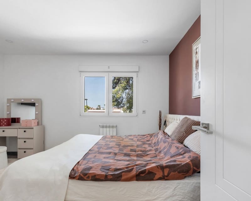 5 Zimmer Villa zu verkaufen in Los Balcones mit Pool Garage - 849.000 € (Ref: 10057328)