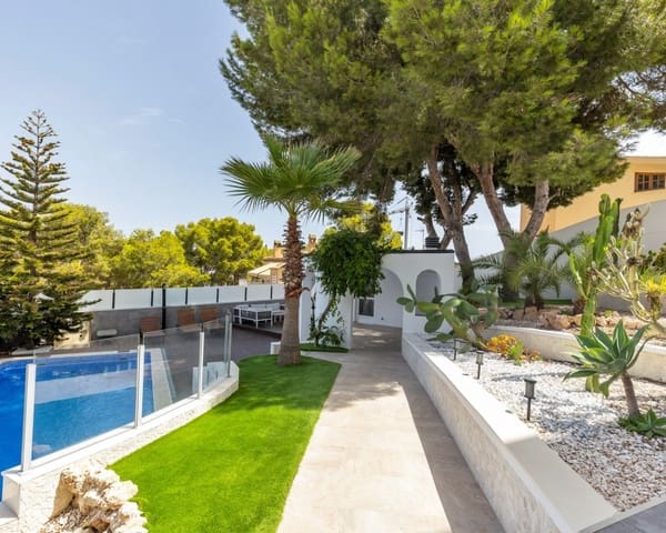 5 Zimmer Villa zu verkaufen in Los Balcones mit Pool Garage - 849.000 € (Ref: 10057328)