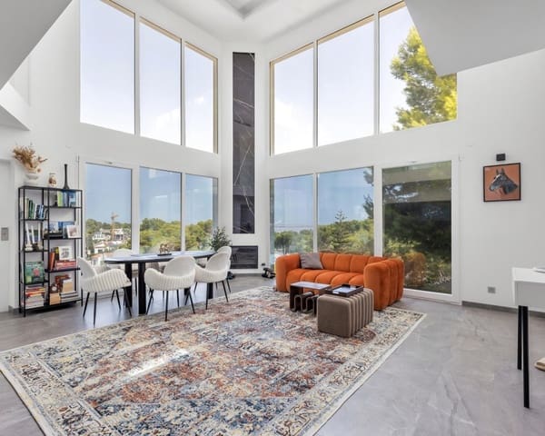 5 Zimmer Villa zu verkaufen in Los Balcones mit Pool Garage - 849.000 € (Ref: 10057328)