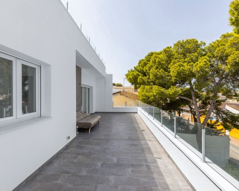 5 Zimmer Villa zu verkaufen in Los Balcones mit Pool Garage - 849.000 € (Ref: 10057328)