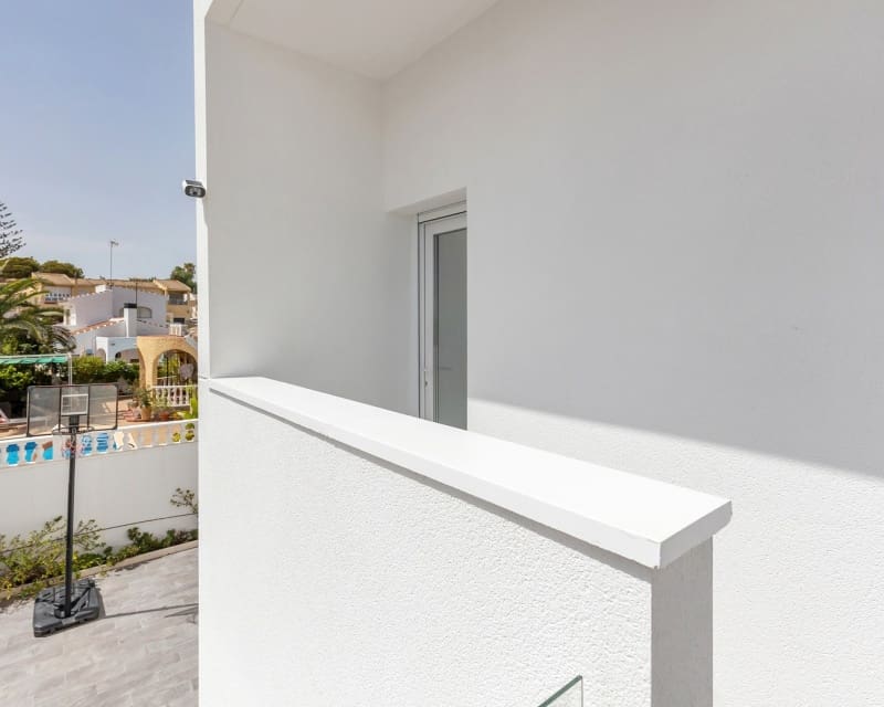 5 Zimmer Villa zu verkaufen in Los Balcones mit Pool Garage - 849.000 € (Ref: 10057328)