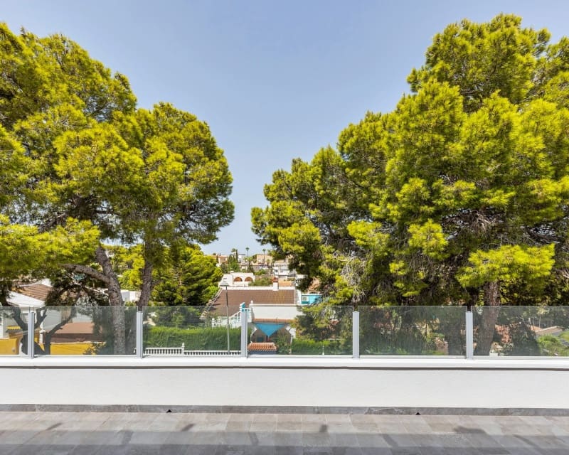 5 Zimmer Villa zu verkaufen in Los Balcones mit Pool Garage - 849.000 € (Ref: 10057328)