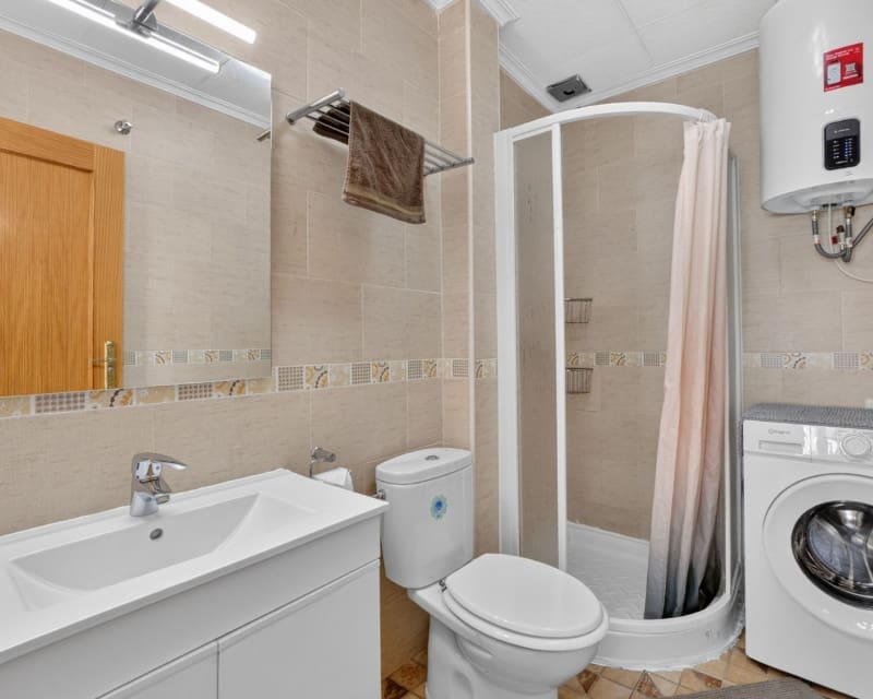 3 bedroom Townhouse for sale in Torrevieja with pool - € 199,000 (Ref: 10057330)