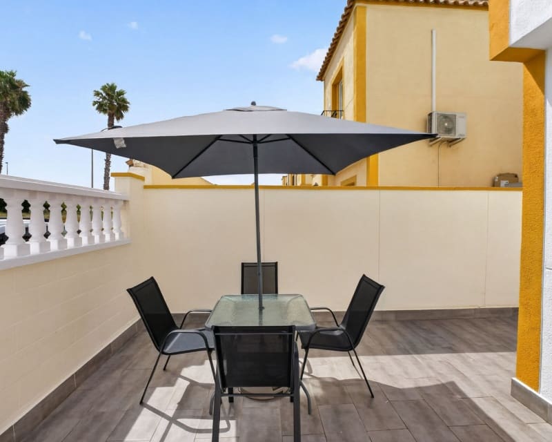 3 bedroom Townhouse for sale in Torrevieja with pool - € 199,000 (Ref: 10057330)