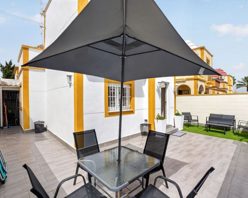 3 bedroom Townhouse for sale in Torrevieja with pool - € 199,000 (Ref: 10057330)