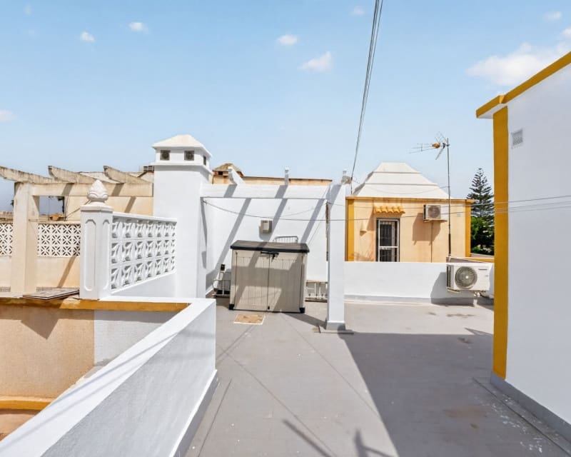 3 bedroom Townhouse for sale in Torrevieja with pool - € 199,000 (Ref: 10057330)
