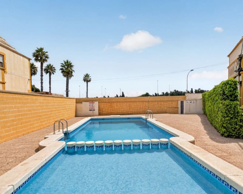 3 bedroom Townhouse for sale in Torrevieja with pool - € 199,000 (Ref: 10057330)