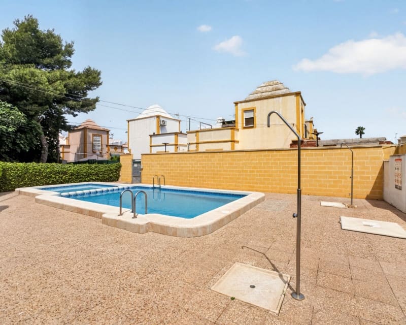 3 bedroom Townhouse for sale in Torrevieja with pool - € 199,000 (Ref: 10057330)