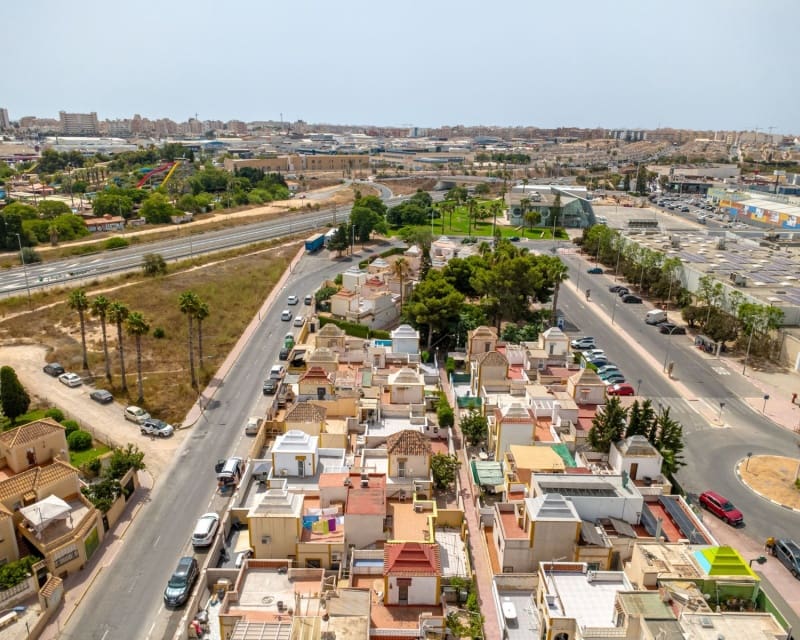 3 bedroom Townhouse for sale in Torrevieja with pool - € 199,000 (Ref: 10057330)