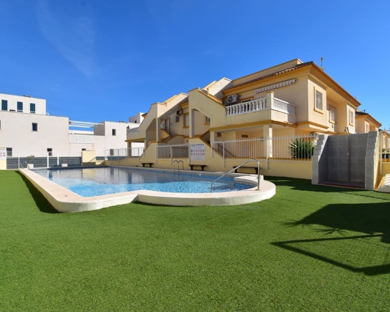3 soveværelse Villa til salg i Playa Flamenca med swimmingpool garage - € 429.000 (Ref: 10076803)