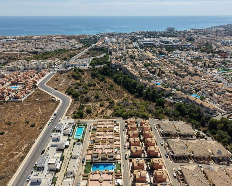 3 soveværelse Villa til salg i Playa Flamenca med swimmingpool garage - € 429.000 (Ref: 10076803)