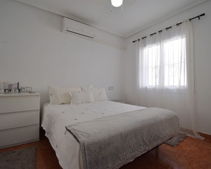 2 soveværelse Villa til salg i Playa Flamenca med swimmingpool - € 180.000 (Ref: 10076804)