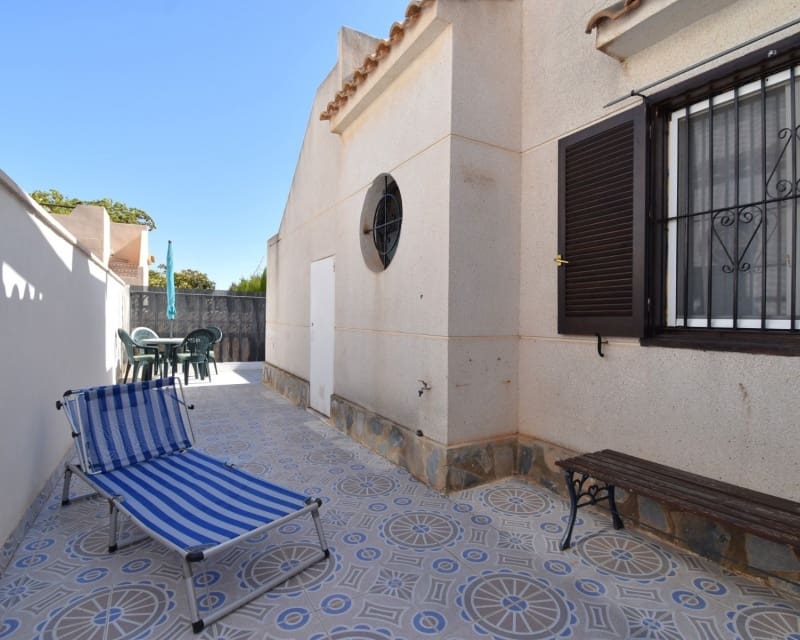 2 soveværelse Villa til salg i Playa Flamenca med swimmingpool - € 180.000 (Ref: 10076804)