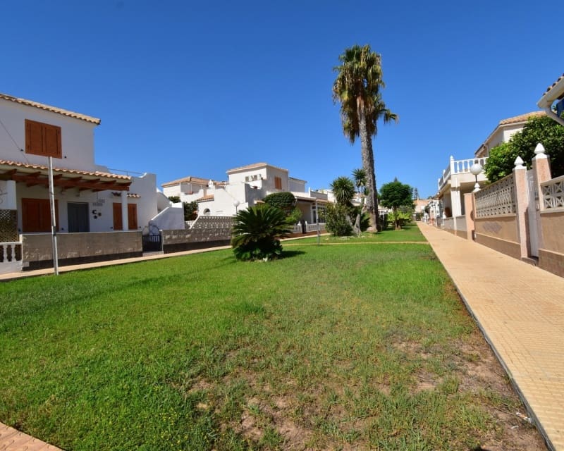 2 soveværelse Villa til salg i Playa Flamenca med swimmingpool - € 180.000 (Ref: 10076804)