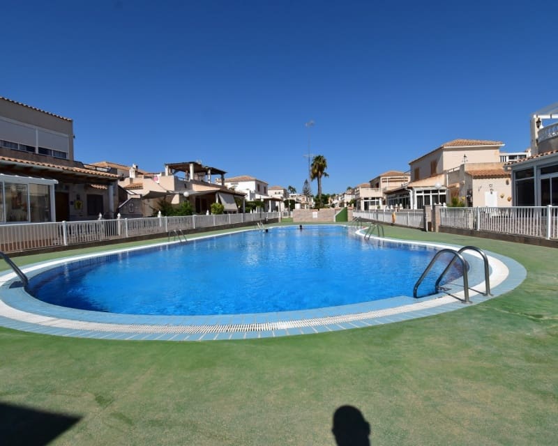 2 soveværelse Villa til salg i Playa Flamenca med swimmingpool - € 180.000 (Ref: 10076804)