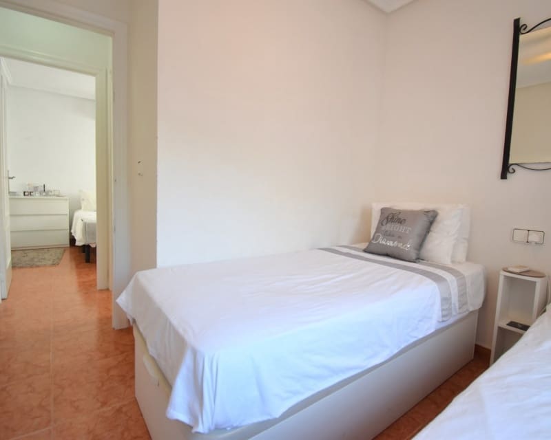 2 soveværelse Villa til salg i Playa Flamenca med swimmingpool - € 180.000 (Ref: 10076804)